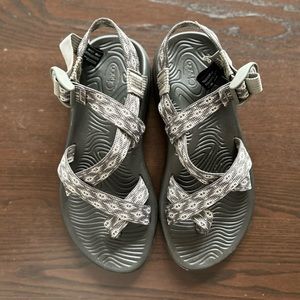 Chaco Sandals, woman’s size 7, gray pattern straps, barely worn